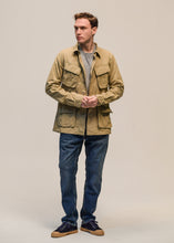 Carica l'immagine nel visualizzatore di Gallery, CHESAPEAKE'S Jungle Jacket Intrepid Col.Beige

