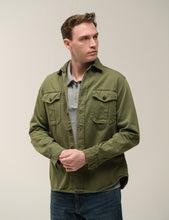 Carica l'immagine nel visualizzatore di Gallery, CHESAPEAKE'S Gabardine Guide Shirt Alaska Col.Military green

