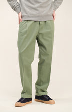 Carica l'immagine nel visualizzatore di Gallery, TELACRUDA Uniform Pleat Chino Col.Sage
