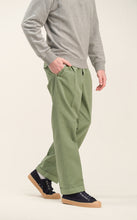 Carica l'immagine nel visualizzatore di Gallery, TELACRUDA Uniform Pleat Chino Col.Sage
