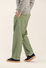 Carica l'immagine nel visualizzatore di Gallery, TELACRUDA Uniform Pleat Chino Col.Sage
