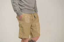 Carica l'immagine nel visualizzatore di Gallery, CHESAPEAKE'S Deck Short Harbour Col.Sand
