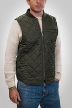 Carica l'immagine nel visualizzatore di Gallery, BL'KER Wool Vest Reversible Owl Col.Green
