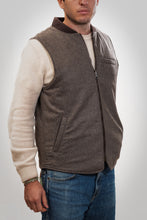 Carica l'immagine nel visualizzatore di Gallery, BL'KER Wool Vest Reversible Owl Col.Brown
