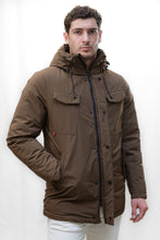 Carica l&#39;immagine nel visualizzatore di Gallery, Short Parka AT.P.CO Mod.A253MILCAR646 brown
